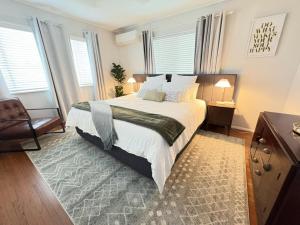 Townsville Home Pool2xLiving2xCarGarage with AC&TVs