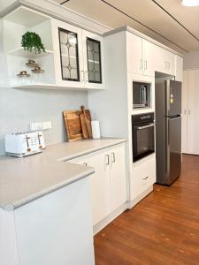 Townsville Home Pool2xLiving2xCarGarage with AC&TVs