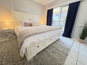 Townsville Home Pool2xLiving2xCarGarage with AC&TVs