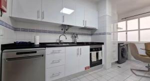 Seaside Ocean & Mountain View-2 Bedroom Apartment