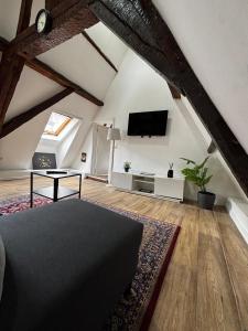 Stylish 2BR &1LR Apt, Prime Belgian Location