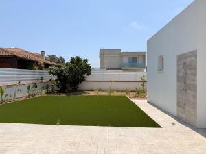 Bungalow House Kiti, seaside