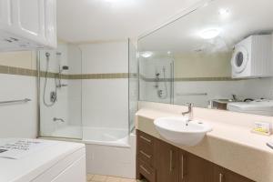 Beach House on Suttons image 9