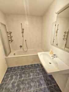 Innsbruck City View Apartment with 2 Bedrooms