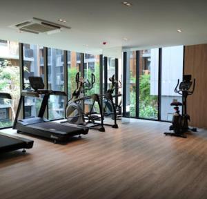 Quiet Modern pool view 5min walk to BTS Ekkamai