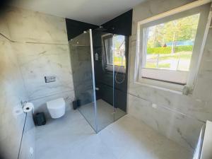 Dom całoroczny nad jeziorem do 10 osób Porost około 60km od morza