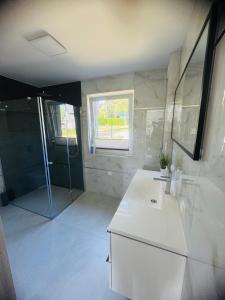 Dom całoroczny nad jeziorem do 10 osób Porost około 60km od morza