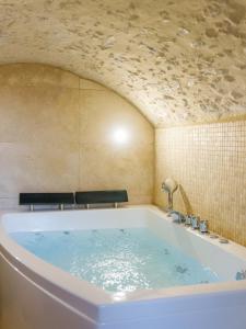 Villas L’Oxalis villa, Sauna et Jaccuzi privatif : photos des chambres