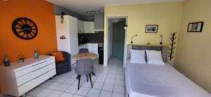 Studio climatisé à 50 m des thermes