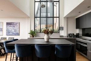 Mirrors Edge - Hot Tub Spa & Dog-Friendly Stay