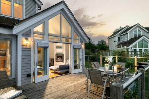 Firefly Lodge - Lakeside Cotswold Stay with Kayaks