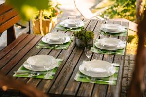 Homestead Lukec Studio Apartments - Archery, BBQ, Escape Room, Kayaking