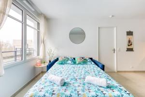 Luxe Neuf - Parking Privé Souterrain Gratuit - 10mn Paris RER D - Lit 160X200 - Tout équipé - De 1 à 4 pers - Near Paris Brand New Apart with Secure Parking