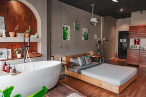 Saigon Hideout New World View