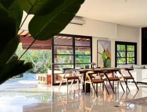 Luxury 4-Bedroom Pool Villa in Canggu - 7 mins to Beach