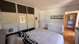 Maisons de vacances Maison en Pierre - piscine - jacuzzi : photos des chambres