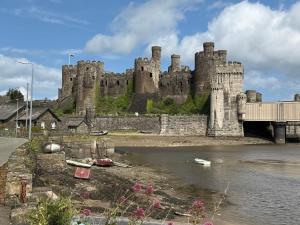 Benarth Lodge uniquely situated hideaway in Conwy