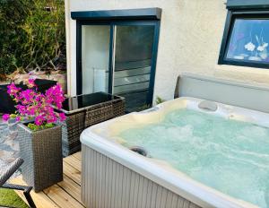 Sejours chez l'habitant Petit Havre de Paix avec Jacuzzi Luxe & Jardin Privatif Zen : photos des chambres