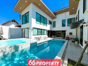 Luxury Pool Villa with Jacuzzi & Pool Table