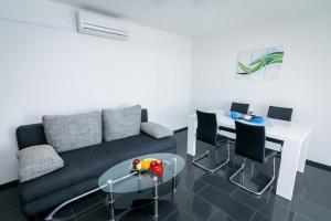 Apartments Ilak