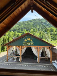 Гостинний двір - Зґарда