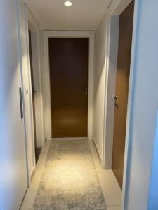 شالية في أميز موقع بمارينا مراسي غرفتين و حمامين فيو علي حمام السباحة مباشرة قريب من ممشي المارينا بمراسي