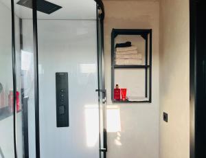 Sunny studio with nice terrace!