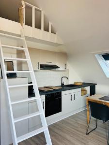 Sunny studio with nice terrace!