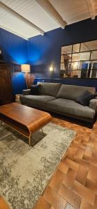 La Maison de pêcheur typique au Guilvinec - A 100 m de la mer - Tout à pied, plage, port, commerces- Wifi inclus - Linge de lit inclus - Jardin clos - En supplément , ménage et serviettes