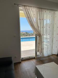 Beachfront House Robert with Pool