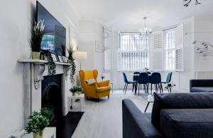 Luxurious & Spacious 2BR APR in Earls Court!