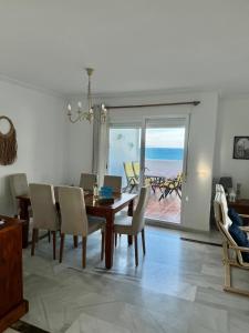 Casares Paradise, Robelca