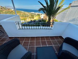 Robelca Seaview Paradise, Casares