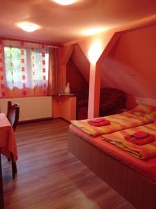 Double Room with Balcony (2 Adults + 1 Child) room in Csergő Ildikó vendégház