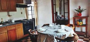 Charming Cocoon with Balcony - Historic downtown