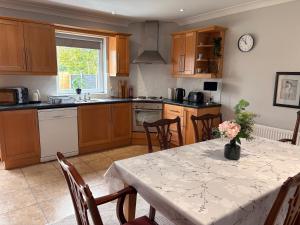 Spacious two bedroom home. Easy stroll from Kenmare town