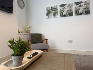 ResiLets - Stanley House - Large, Modern 3 Bed - NEW!