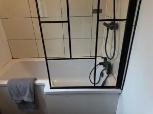 ResiLets - Stanley House - Large, Modern 3 Bed - NEW!