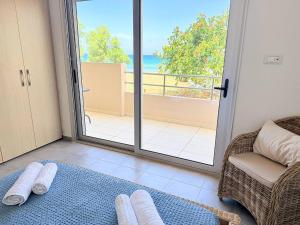 Fifty Shades of Blue 10 sec to sea 5PL 2BD 2BA