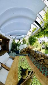 Calm, green & birdsong near the city center