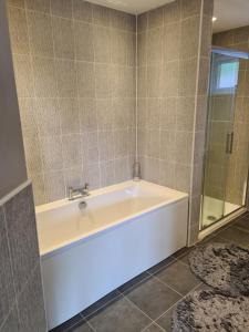 High Standard Double-room near Gatwick Airport