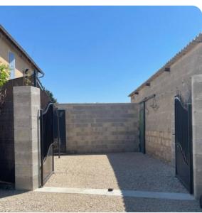 Appartements Nature&detente jacuzzi au pied du Mont Ventoux parking prive gratuit : photos des chambres