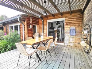 Maisons de vacances Wooden house with Spectacular view and its Roulotte-10pers : photos des chambres