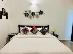 Corundum Twins in Arpora, 5 mins to Baga Calangute