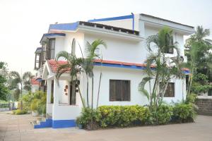 Corundum Twins in Arpora, 5 mins to Baga Calangute