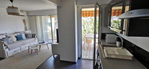 Spacieux 2 pièces avec terrasse, clim et parking