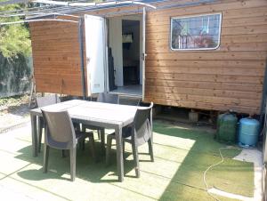 Campings Mobil-Home avec piscine et jardin 1500 m2 : photos des chambres