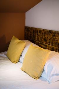 Luxury Single Small Room Central Location King Bed