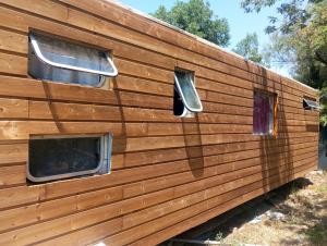 Campings Mobil-Home avec piscine et jardin 1500 m2 : photos des chambres