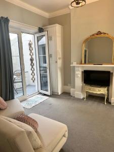 Classically Elegant Designer Apartment